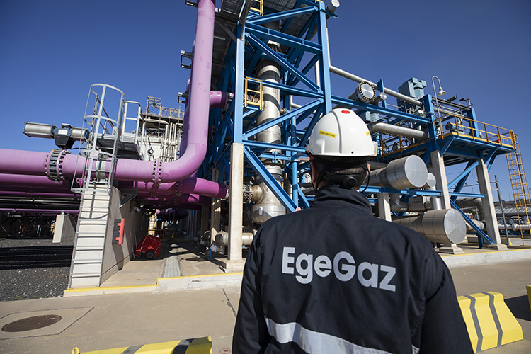 Kara ve Denizdeki LNG Terminalleri Tam Kapasite Çalışıyor